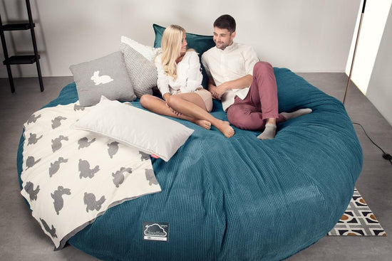 Pohovka sedací vak z pamäťovej peny CloudSac 5000 XXXXXL Titanic - Pom Pom Morská modrá 02