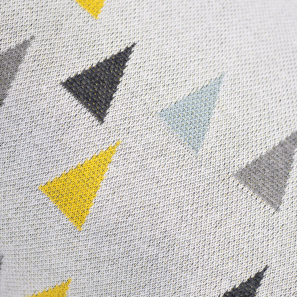 Malá podnožka - Pletené Geometrický trojuholník Fabric Close-up Image