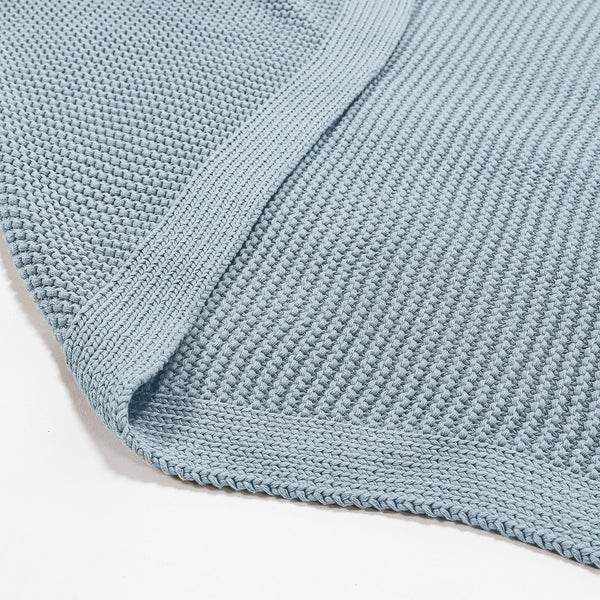 Deka / prikrývka - Ellos pletené Hmlistá modrá Fabric Close-up Image