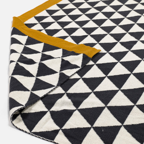 Deka / prikrývka - Pletené Geo Fabric Close-up Image