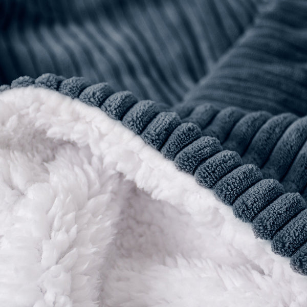 Deka / prikrývka Sherpa - Menčester Námornícka modrá Fabric Close-up Image