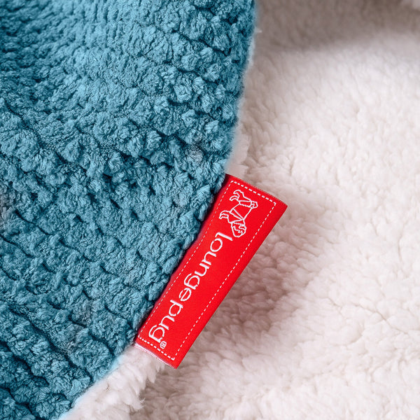 Deka / prikrývka Sherpa - Pom Pom Morská modrá Fabric Close-up Image